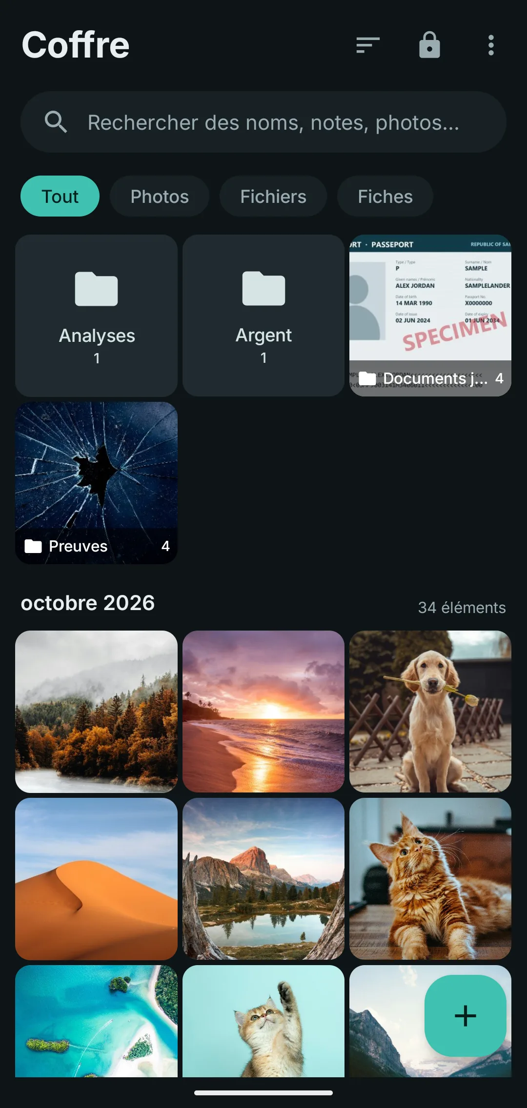 Un coffre ouvert avec des dossiers et des photos