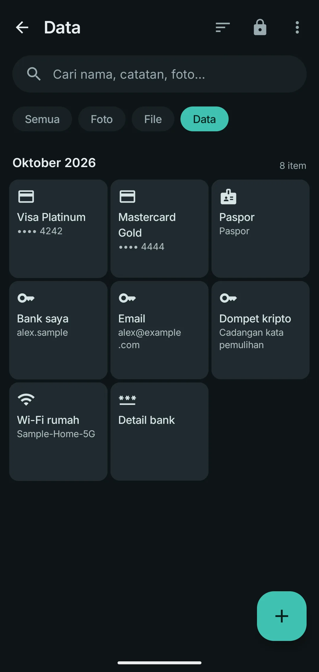 Kartu bank dan kata sandi tersimpan di brankas